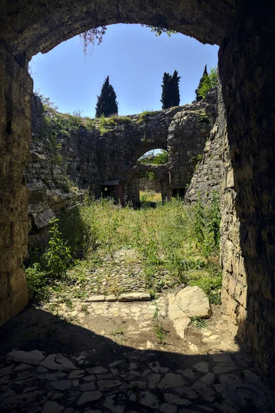 Path Abandoned Castle Sunny Day — Stockfoto