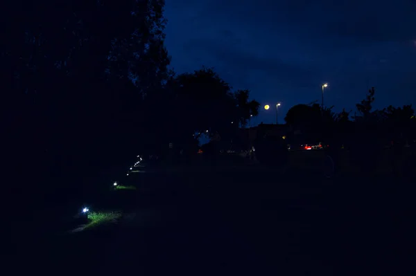 Estrada Com Luzes Rua Vistas Caminho Crepúsculo — Fotografia de Stock