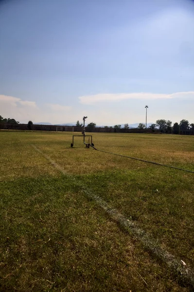 Sprinkler Edge Worn Football Field Sunny Day — Φωτογραφία Αρχείου