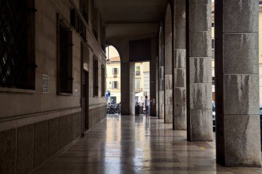 Tall modern porchway on a cloudy day