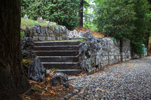 Steintreppe Rande Eines Hangs Einem Park — Stockfoto