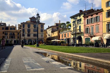 Arnaldo Meydanı Yazın güneşli bir günde