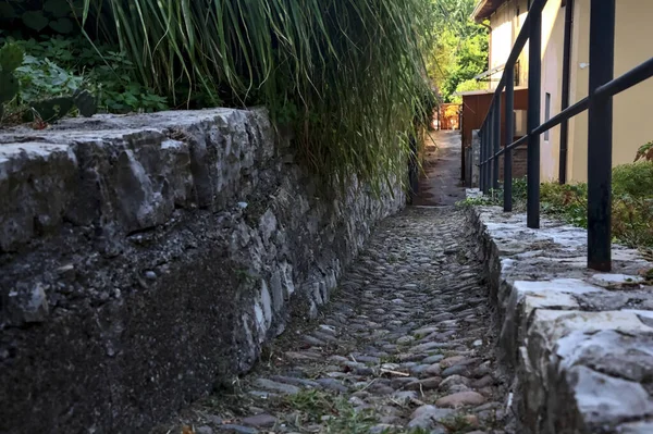 Narrow Passageway Building Park — Stock Photo, Image