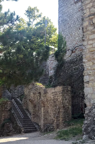 Treppe Der Ecke Eines Weges Einem Schloss — Stockfoto