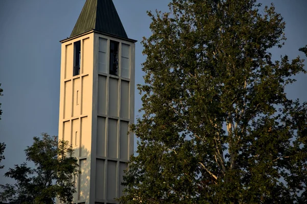 Modern Bell Tower Tree Sunset — Stock Photo, Image