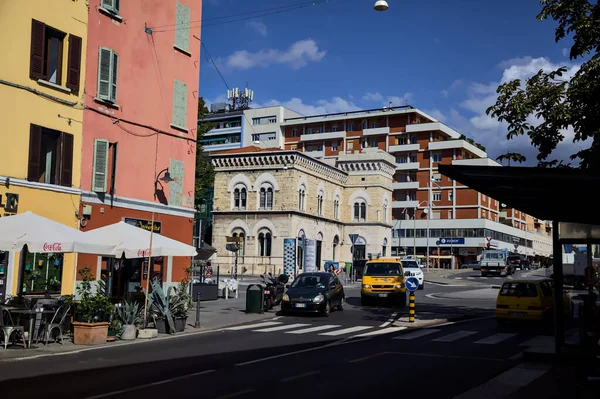 Rue Avec Commerces Restaurant Par Une Journée Ensoleillée Brescia — Photo