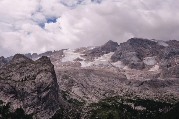 Çöktükten sonra dağ gülü buzulu