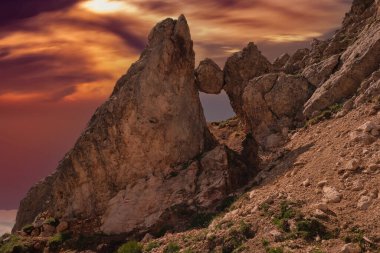 Gün batımında kayalık tepeler Catinaccio Trentino 'nun Dolomites dağ grubunda.