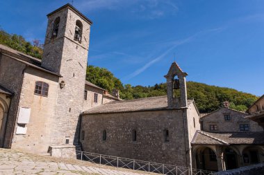 Toskana 'daki Verna Tapınağı Kilisesi' nin geniş görüşü