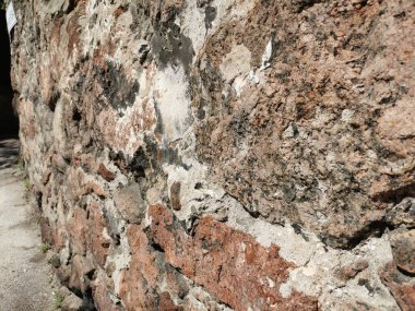 Bir yurttaşlık evinin duvarı, granit kayalardan yapılmış, 16. yüzyılda inşa edilmiş bir kale, Vyborg şehrindeki en eski yerleşim yeri.