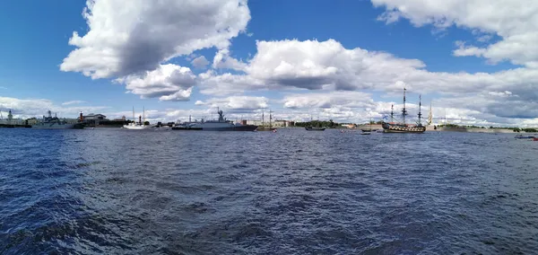 Panoramisch Uitzicht Oorlogsschepen Fregatten Zeilboten Gebouwd Het Neva Watergebied Voor — Stockfoto