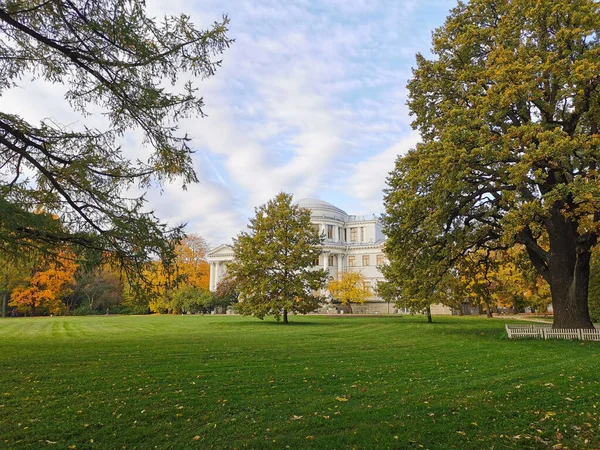 Vista Del Palacio Elaginoostrovsky Roble Inglés Trescientos Años Antigüedad Desde — Foto de Stock