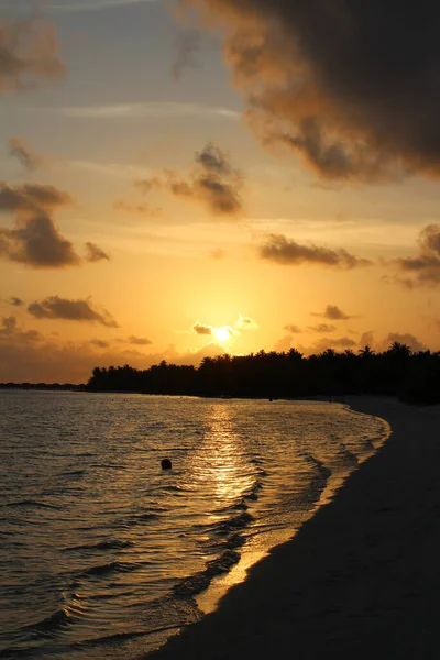 Όμορφο Ηλιοβασίλεμα Στις Μαλδίβες Sun Island Resort Spa Λευκή Άμμος — Φωτογραφία Αρχείου
