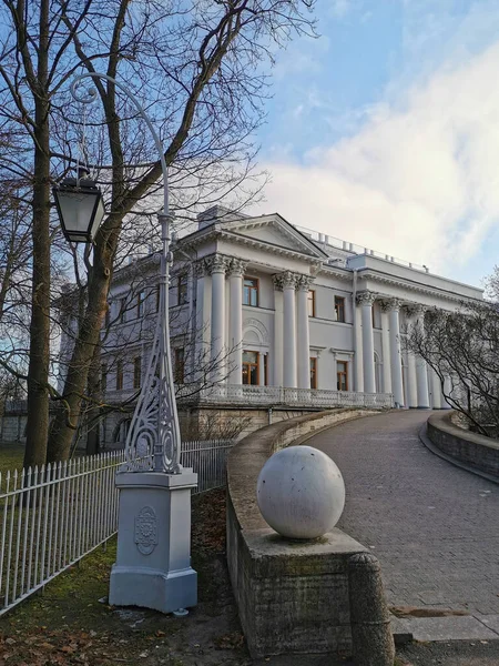 Saint Pétersbourg Russie Entrée Des Pavés Palais Elaginoostrovsky Est Flanquée — Photo