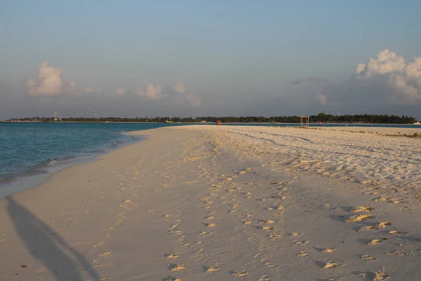 Μαλδίβες Ινδικός Ωκεανός Ακτή Φοίνικες Κοράλλια Κούνιες Λευκή Άμμο Και — Φωτογραφία Αρχείου