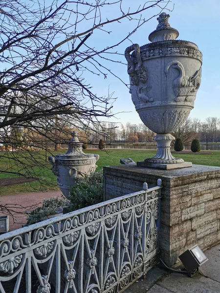 San Petersburgo Rusia Jarrones Piedra Del Palacio Elaginoostrovsky Con Una — Foto de Stock