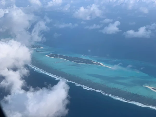 Вид Воздуха Мальдивы Бирюзовой Воде Индийского Океана Иллюминатора Самолета Местных — стоковое фото