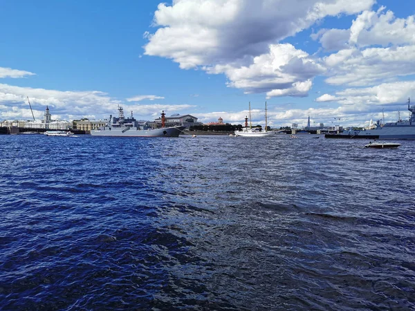 Savaş Gemileri Fırkateyn Yelkenliler Saint Petersburg Donanma Günü Için Neva — Stok fotoğraf