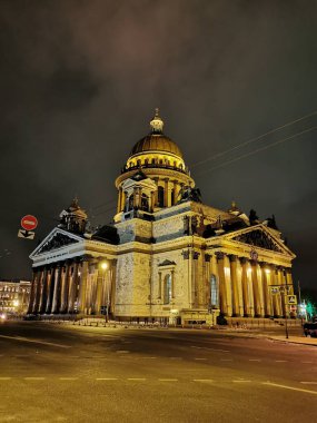 St. Isaac Katedrali, St. Petersburg 'da bir kış sabahı. 