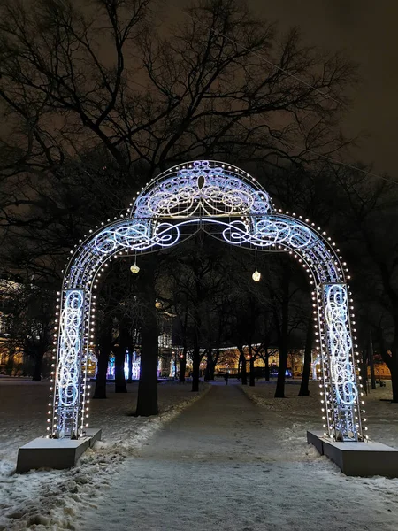 Sankt Petersburg Rosja Pomnik Mikołaja Cesarza Rosji Otoczony Starym Ogrodzeniem — Zdjęcie stockowe