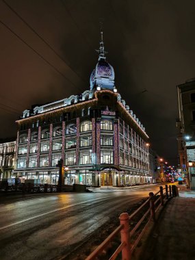 Kızıl Köprü ve Ticaret Evi 