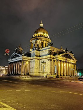 St. Isaac Katedrali, St. Petersburg 'da bir kış sabahı. 