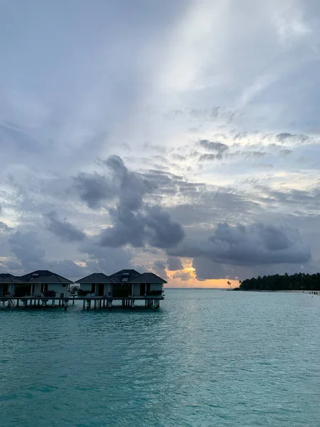 Malediwy Zachód Słońca Malediwach Widok Wille Wodzie Wybrzeże Oceanu Indyjskiego — Zdjęcie stockowe