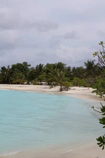 Dzień Malediwach Widok Ocean Indyjski Białym Piaskiem Lazurową Wodą Tropikalnymi — Zdjęcie stockowe