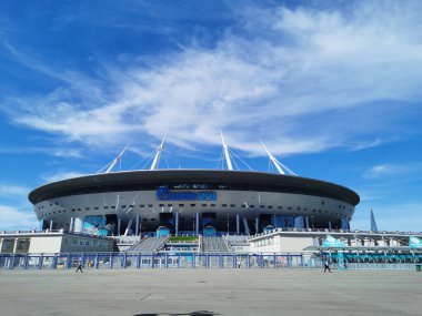  Maçın olduğu sabah St. Petersburg 'daki Gazprom Arena Stadyumu' nda Avrupa Futbol Şampiyonası EURO 2020 çerçevesinde bulutlu mavi bir gökyüzünün arka planına karşı.