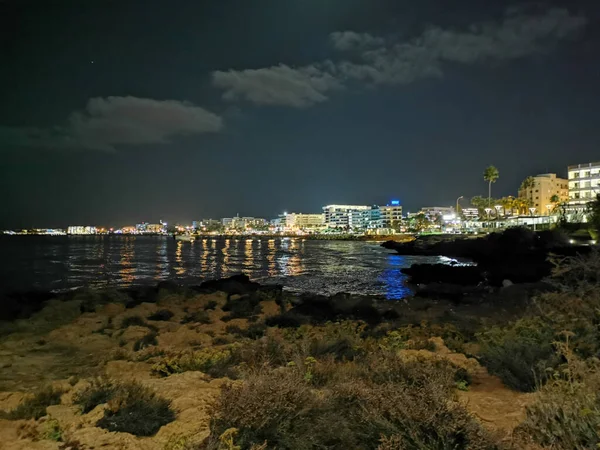 Vista Dall Argine Protaras Notte Spiaggia Lungomare Mare Gli Hotel — Foto Stock