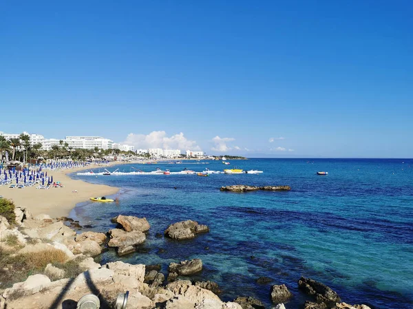 Protaras Här Famagusta Området Cypern Stora Stenar Nära Stranden Klart — Stockfoto