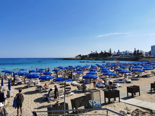 Protaras Cipro Spiaggia Sabbiosa Fig Tree Bay Persone Prendere Sole — Foto Stock