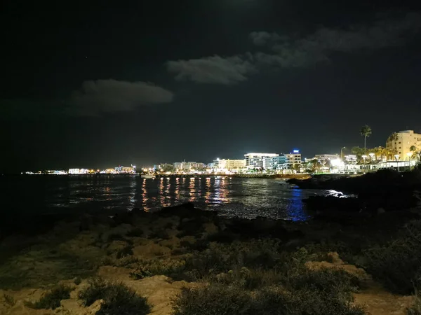 Vista Dall Argine Protaras Notte Spiaggia Lungomare Mare Gli Hotel — Foto Stock