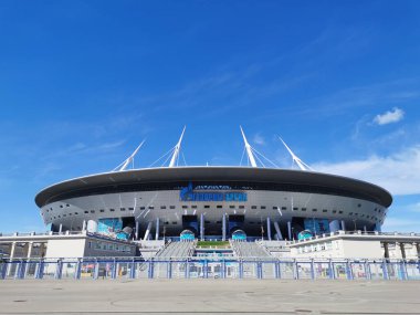 Saint-Petersburg 'da. Maçın yapılacağı sabah St. Petersburg 'daki Gazprom Arena Stadyumu' nda Avrupa Futbol Şampiyonası EURO 2020 çerçevesinde mavi gökyüzünün arka planına karşı.
