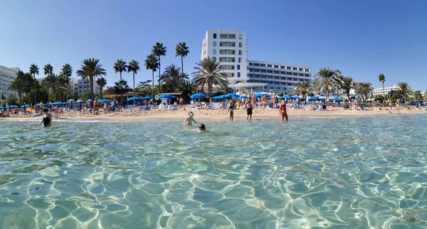 Protaras Cipro Vista Panoramica Dall Acqua Alla Spiaggia Alba Persone — Foto Stock