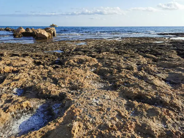 Protaras Famagusta Zypern Die Küste Des Mittelmeeres Langgehärtete Lava Ein — Stockfoto