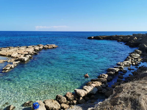 Protaras Zona Famagusta Chipre Uma Pequena Baía Com Fundo Rochoso — Fotografia de Stock