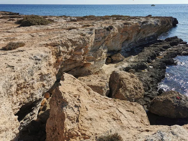Protaras Zona Famagusta Chipre Una Costa Rocosa Lava Larga Endurecida — Foto de Stock