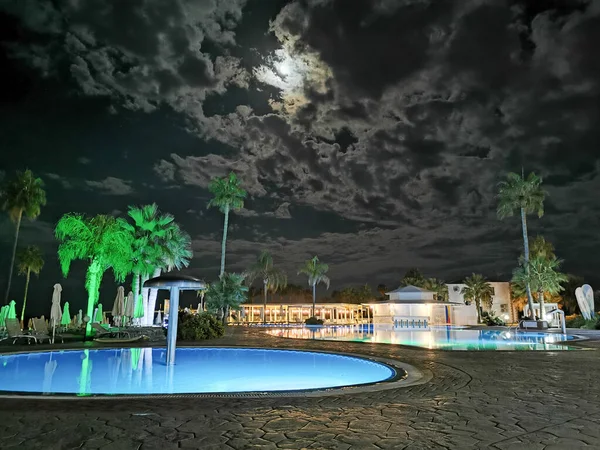 Protaras Cyprus Ein Großes Schwimmbad Mit Bar Strand Mittelmeer Vor — Stockfoto