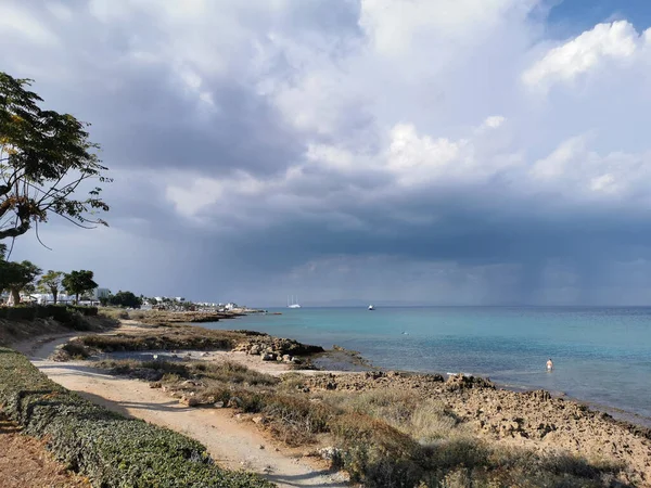 Protaras Zona Famagusta Chipre Costa Ensolarada Mar Mediterrâneo Com Árvores — Fotografia de Stock