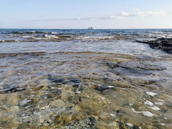Protaras Zypern Die Küste Des Mittelmeeres Ein Steinrücken Dessen Ende — Stockfoto