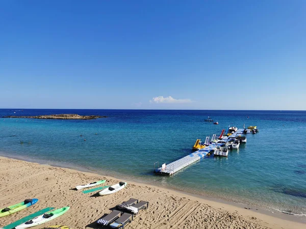 Protaras Chipre Muelle Puerto Con Pequeños Barcos Yates Barcos Bahía —  Fotos de Stock
