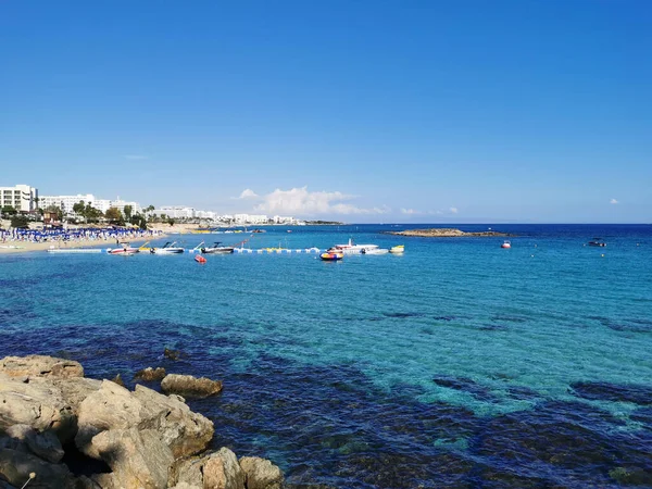 Protaras Här Cypern Medelhavets Kust Stenås Slutet Vilken Fiskare Havet — Stockfoto