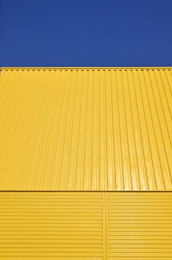 Arkaplan Kalıbı Sarı Galvanize Metal Profili Gökyüzüne Karşı