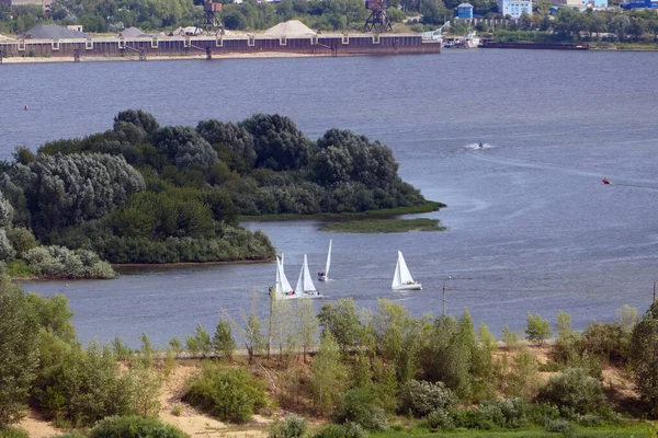 Чудовий Панорамний Вид Річку Влітку Вітрильні Яхти Річці Нижній Новгород — стокове фото