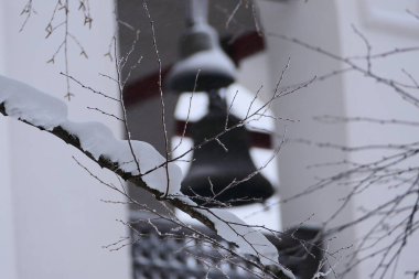 Ortodoks kilise çan kulesi, kışın kilise çan kulesi. Yüksek kalite fotoğraf