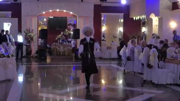 Pyatigrsk, Russia, st. Zheleznovodskaya 24, Goldis banquet hall, 04.29.2017. Traditional Caucasian dances in traditional national costumes. Performance by — Stock Video