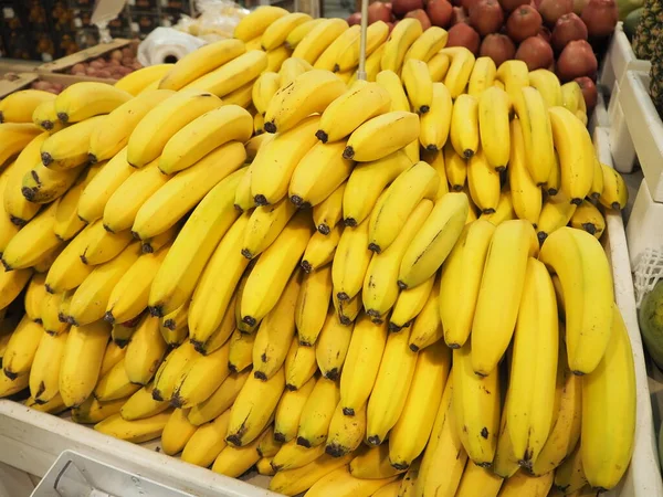 Bananas Maduras Balcão Uma Loja Mercado Foto Alta Qualidade — Fotografia de Stock