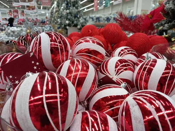 Sale Christmas Tree Decorations Red Glass Balls New Year Tree — Stock Photo, Image