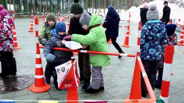 Niżny Nowogród Rosja Gagarin Avenue Szwajcaria Park Lutego 2002 Dzieci — Wideo stockowe